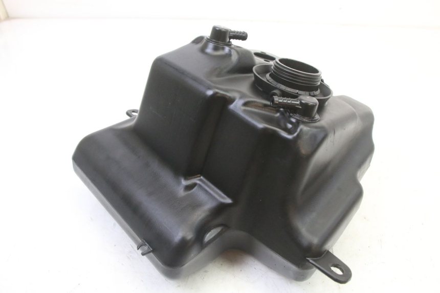 photo de FUEL TANK PEUGEOT KISBEE 4T 50 (2018 - 2022) - Alternative perspective