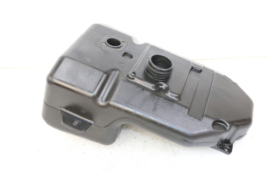 photo de FUEL TANK KYMCO PEOPLE S 125 (2000 - 2008) - Alternative perspective