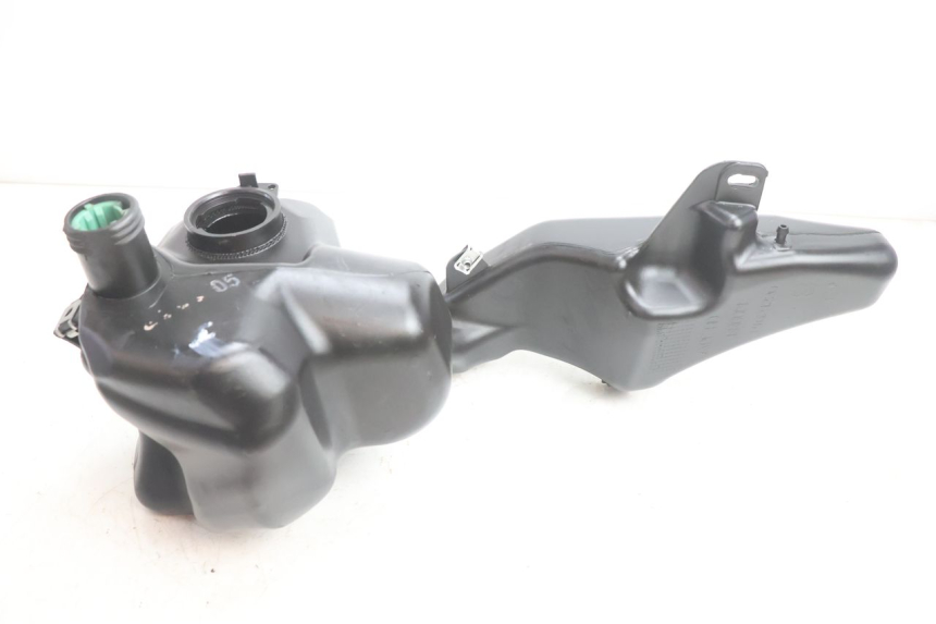 photo de FUEL TANK PIAGGIO LIBERTY 125 (1998 - 2008) - Alternative perspective