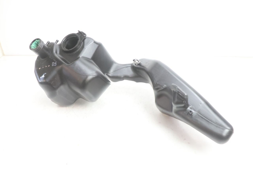 photo de FUEL TANK PIAGGIO LIBERTY 125 (1998 - 2008) - Technical close-up
