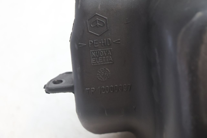 photo de FUEL TANK PIAGGIO LIBERTY 50 (1998 - 2003) - Alternative perspective