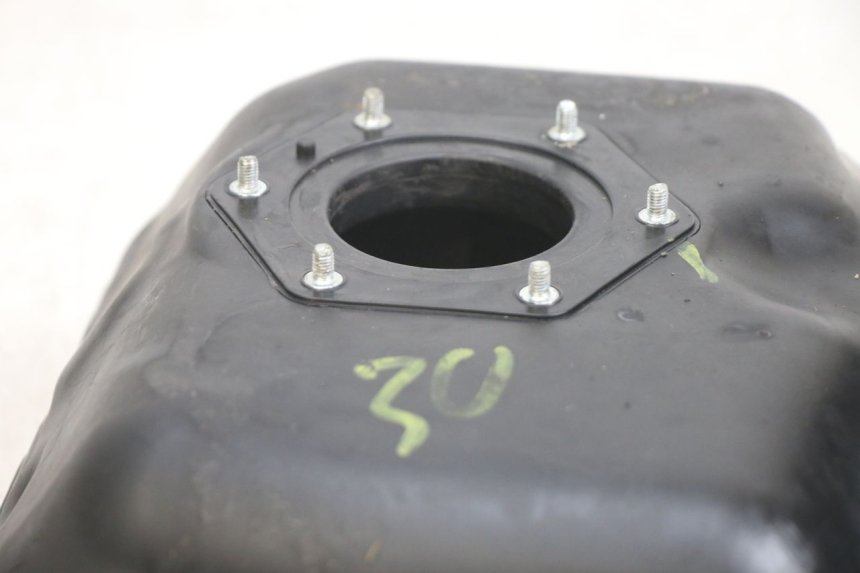 photo de FUEL TANK PIAGGIO MEDLEY 125 (2016 - 2023) - Alternative perspective