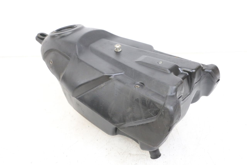 photo de FUEL TANK RIEJU MRT 50 (2018 - 2021) - Zoom on usage condition