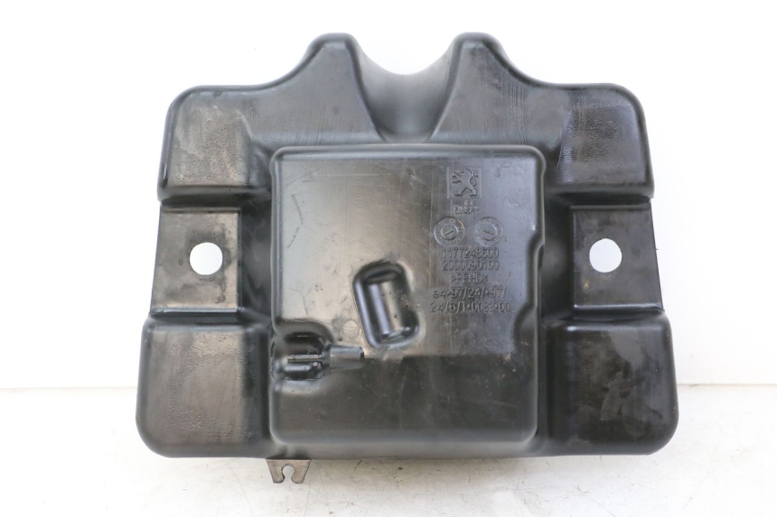 photo de FUEL TANK PEUGEOT SPEEDFIGHT 3 LC 2T 50 (2009 - 2015) - Zoom on usage condition