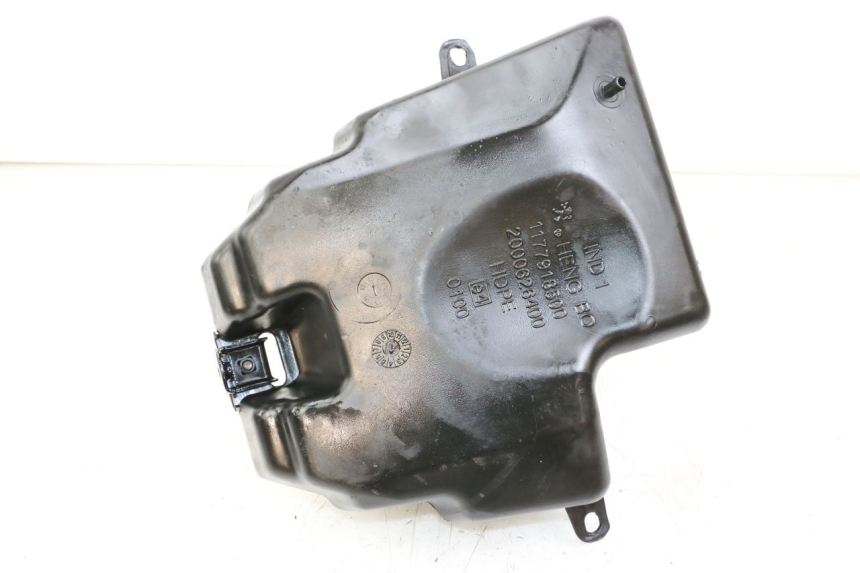 photo de FUEL TANK PEUGEOT STREETZONE 4T 50 (2018 - 2023) - Zoom on usage condition