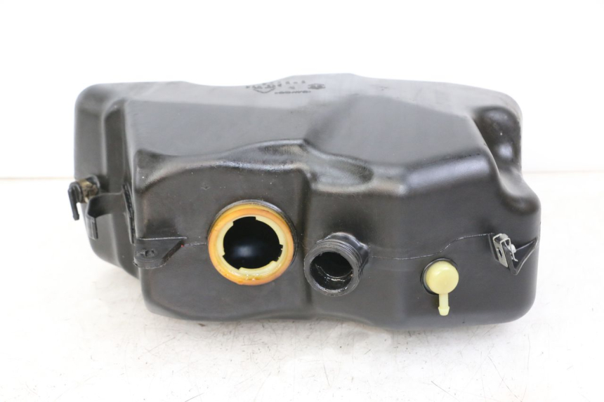 photo de FUEL TANK PIAGGIO BEVERLY 125 (1998 - 2005) - Zoom on usage condition
