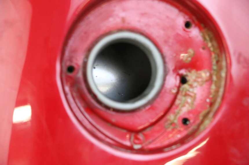 photo de FUEL TANK REGAL RAPTOR RAXTER 2 125 (2007 - 2015) - Fixing points details