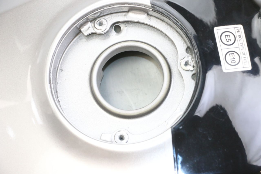 photo de FUEL TANK ROYAL ENFIELD SCRAM 411 (2022 - 2024) - Technical close-up