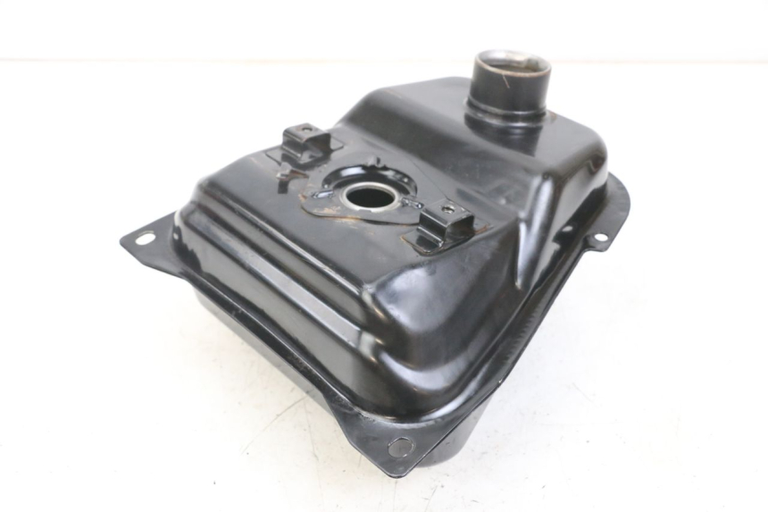 photo de FUEL TANK KEEWAY RY6 2T 50 (2011 - 2019) - Fixing points details
