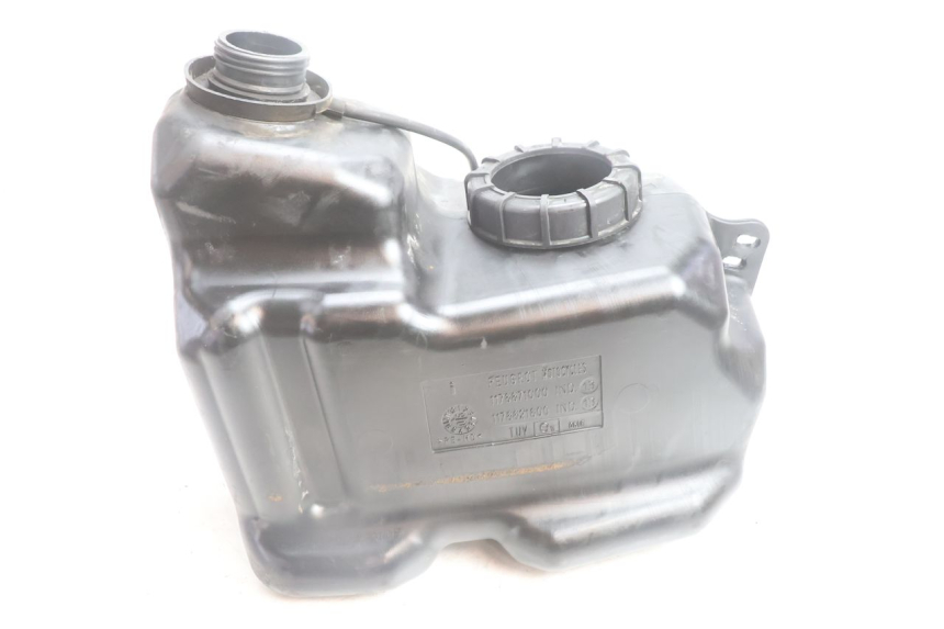 photo de FUEL TANK PEUGEOT SATELIS 125 (2006 - 2009) - Zoom on usage condition