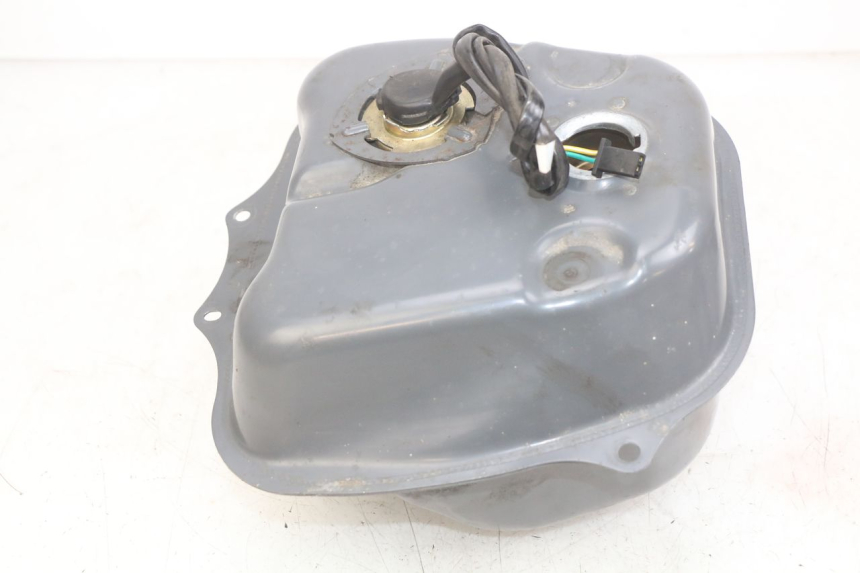 photo de FUEL TANK HONDA SCV LEAD 100 (2003 - 2007) - Technical close-up