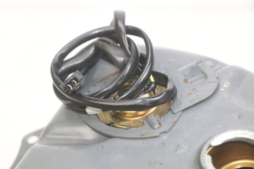 photo de FUEL TANK HONDA SCV LEAD 100 (2003 - 2007) - Zoom on usage condition