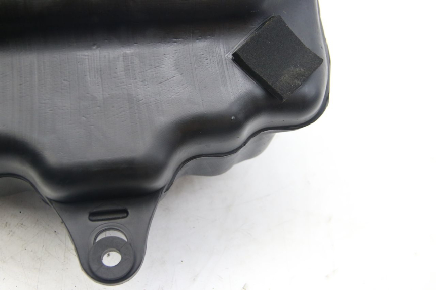 photo de FUEL TANK SUZUKI SIXTEEN 125 (2008 - 2010) - Surface and material condition