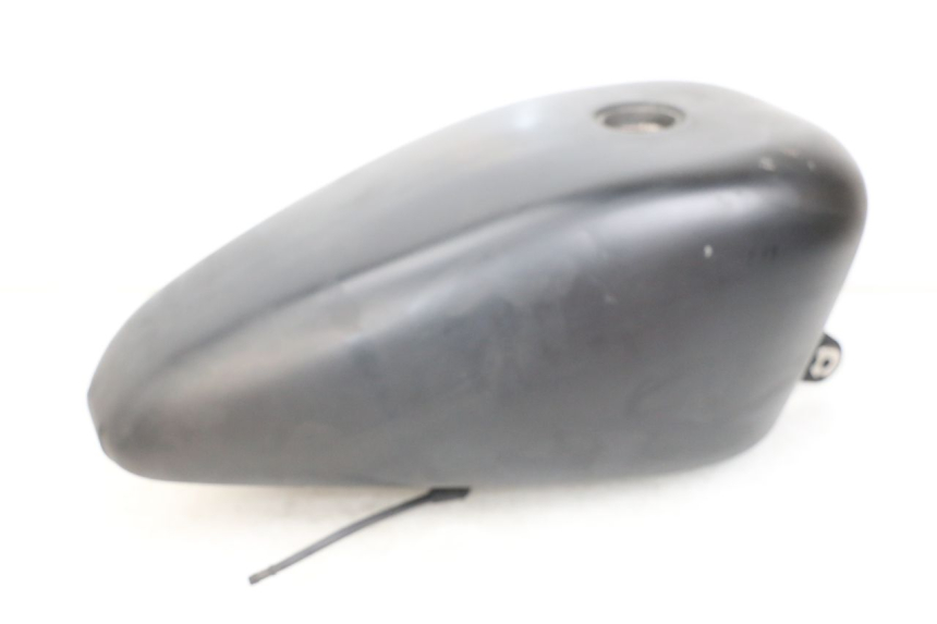 photo de FUEL TANK HARLEY DAVIDSON SPORTSTER XL CUSTOM 1200 (2003 - 2004) - Zoom on usage condition