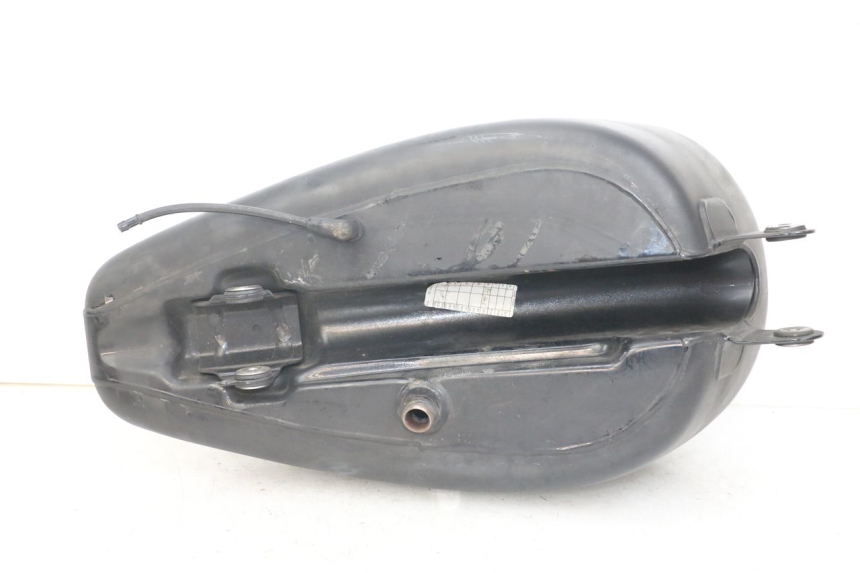 photo de FUEL TANK HARLEY DAVIDSON SPORTSTER XL CUSTOM 1200 (2003 - 2004) - Fixing points details