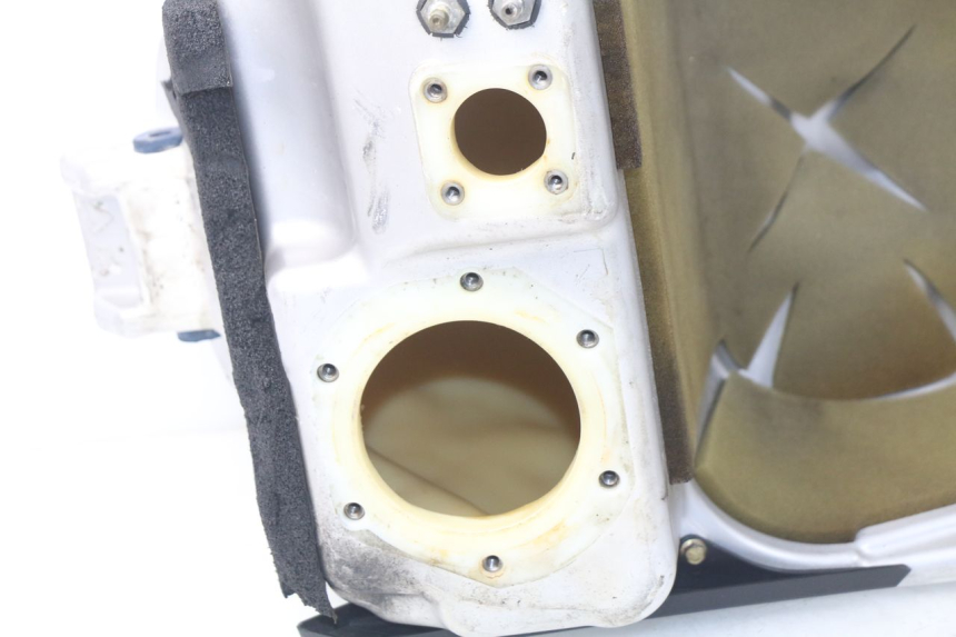 photo de FUEL TANK TRIUMPH SPRINT ST ABS 1050 (2005 - 2007) - Alternative perspective