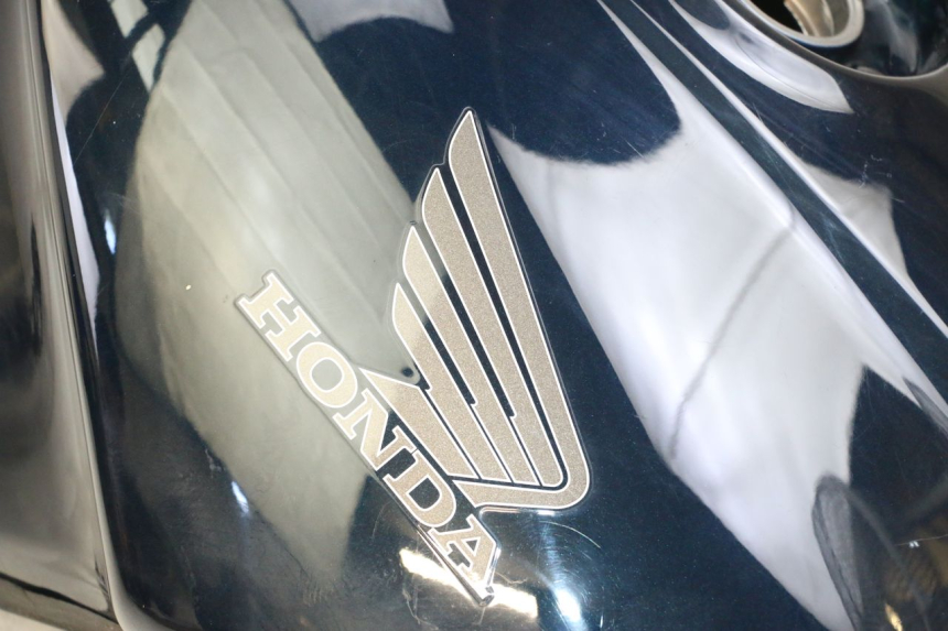 photo de FUEL TANK HONDA ST PAN EUROPEAN 1300 (2002 - 2013) - Additional view of the item