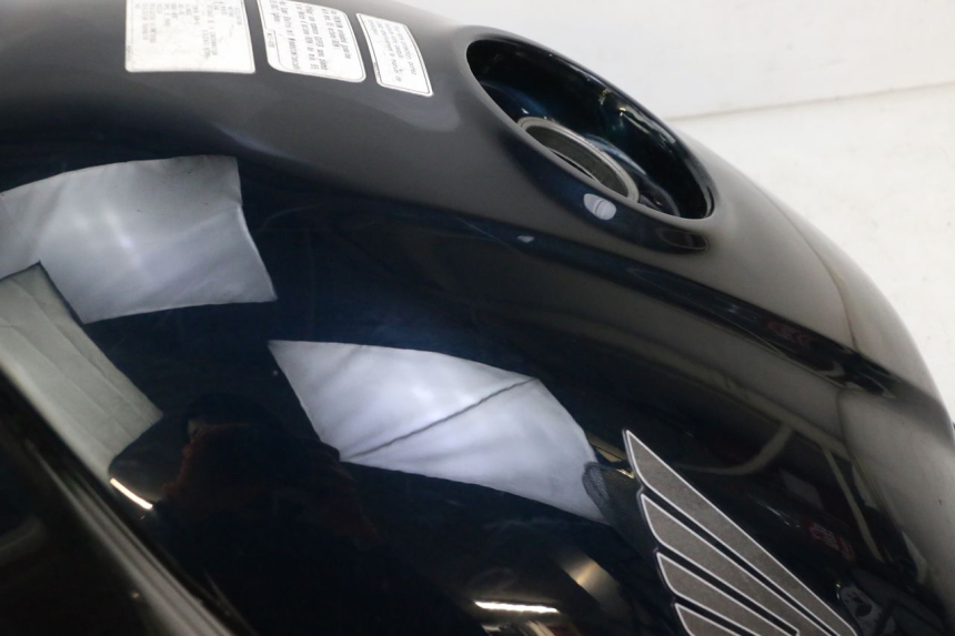 photo de FUEL TANK HONDA ST PAN EUROPEAN 1300 (2002 - 2013) - Technical close-up