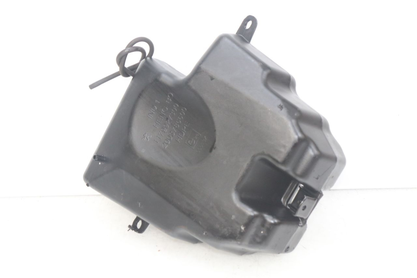 photo de FUEL TANK PEUGEOT STREETZONE 4T 50 (2018 - 2023) - Zoom on usage condition