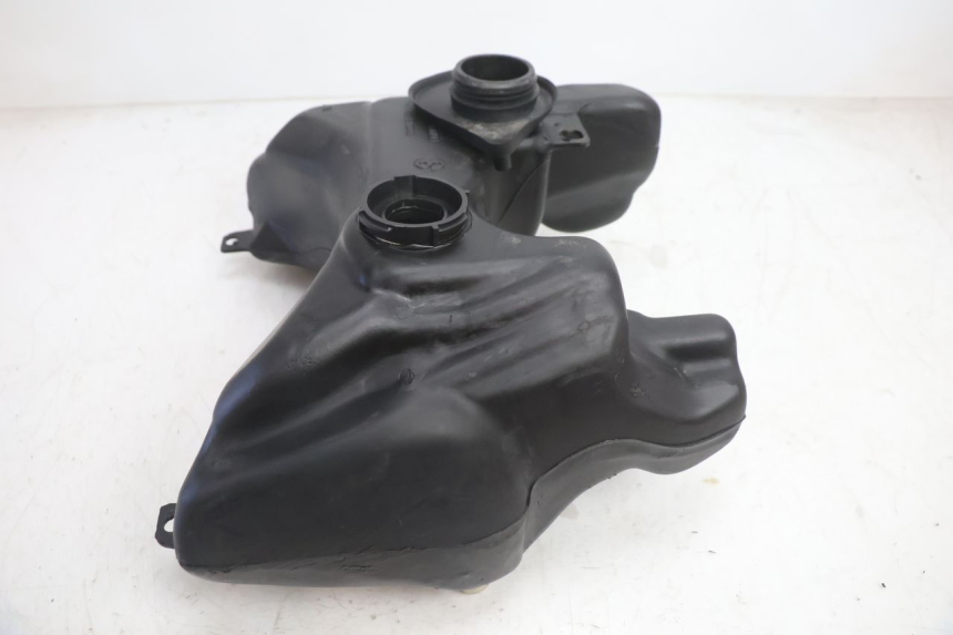 photo de FUEL TANK PEUGEOT TREKKER 50 (1995 - 2004) - Fixing points details