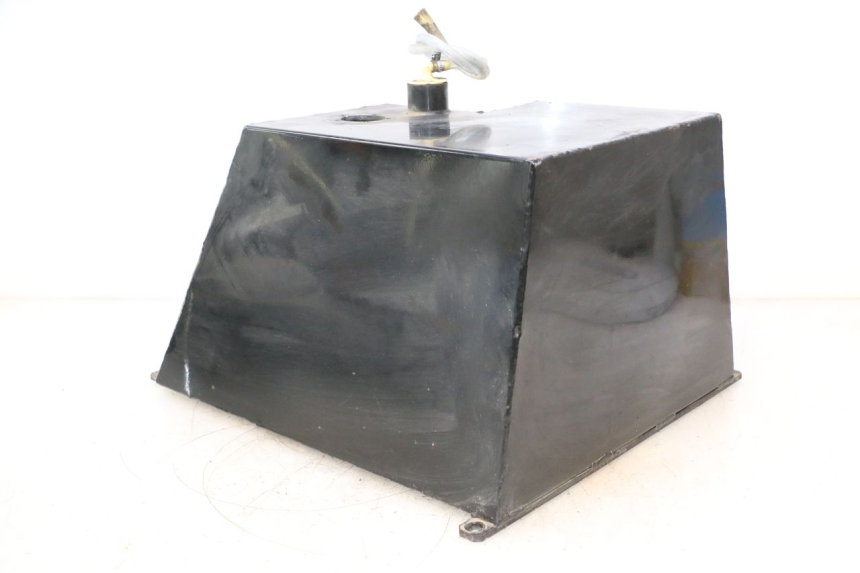 photo de FUEL TANK BOOM TRIKE FUN 500 (2004 - 2010) - Fixing points details
