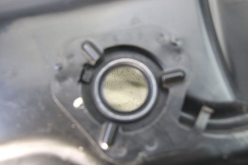 photo de FUEL TANK PEUGEOT TWEET 4T 50 (2014 - 2019) - Fixing points details