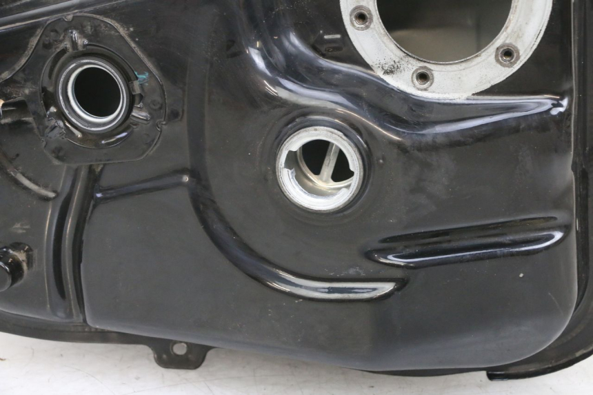 photo de FUEL TANK PEUGEOT TWEET PRO EFI 4T 50 (2021 - 2022) - Distinctive features