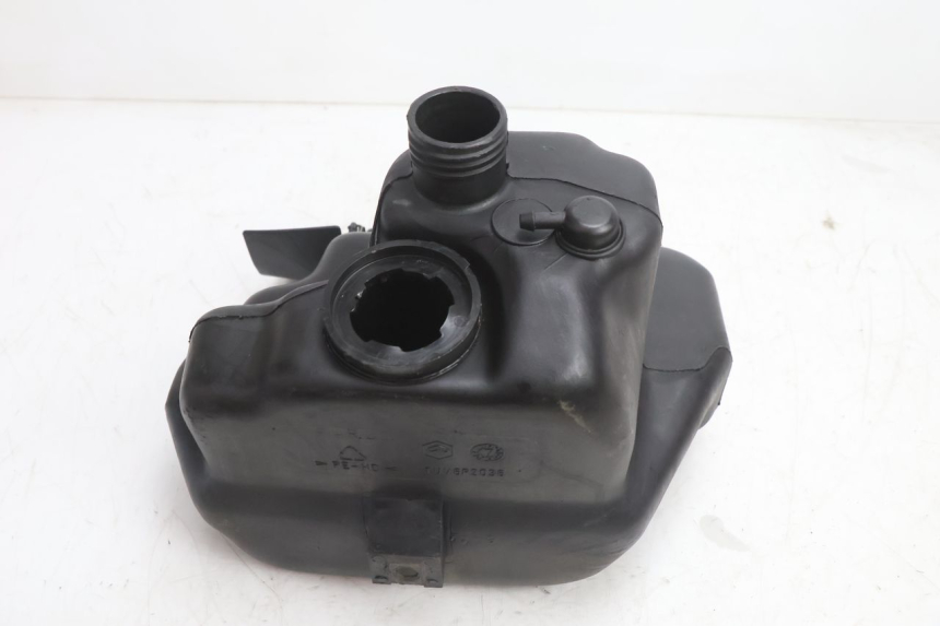 photo de FUEL TANK PIAGGIO TYPHOON 50 (2000 - 2009) - Alternative perspective