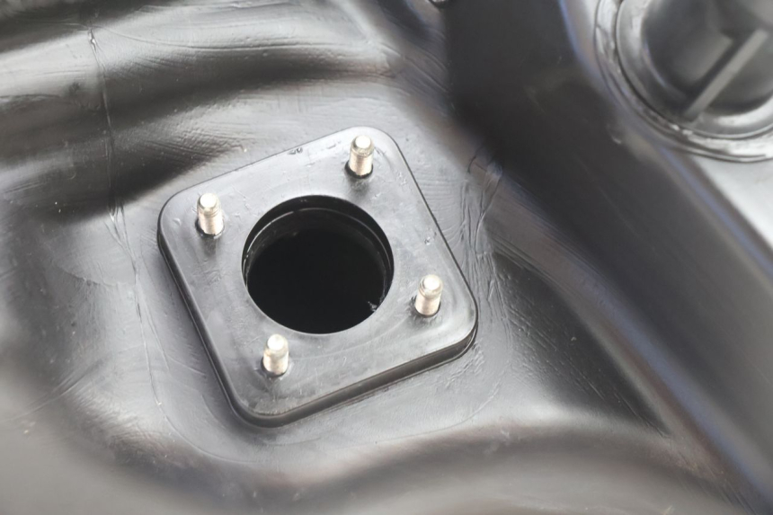 photo de FUEL TANK PIAGGIO VESPA PRIMAVERA 2T 50 (2013 - 2018) - Alternative perspective