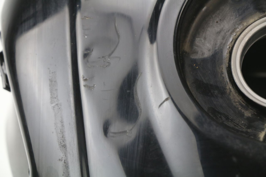 photo de FUEL TANK HONDA VFR F 1200 (2010 - 2015) - Technical close-up