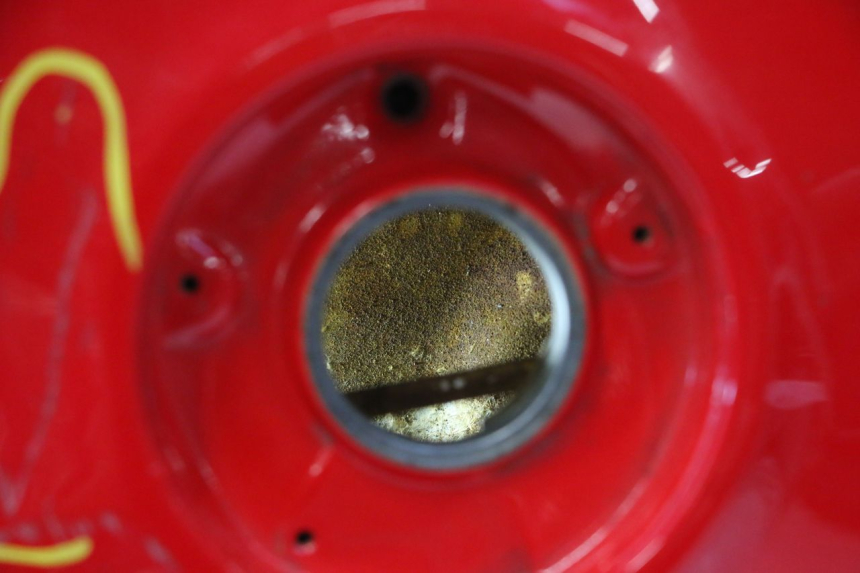 photo de FUEL TANK HONDA VFR FI RC46 800 (1998 - 2001) - Fixing points details