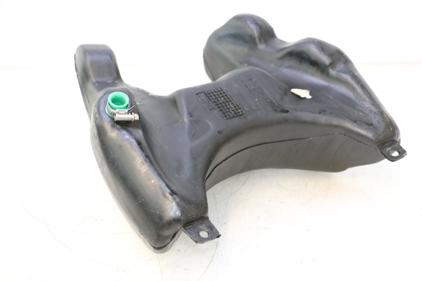 photo de FUEL TANK PEUGEOT VIVACITY 50 (2004 - 2009) - Alternative perspective