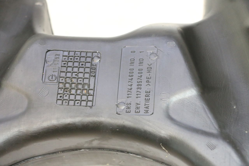 photo de FUEL TANK PEUGEOT VIVACITY 50 (2004 - 2009) - Fixing points details