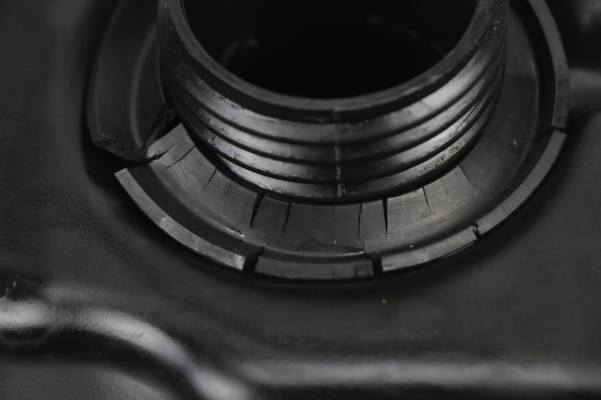 photo de FUEL TANK RAZZO XENON 4T 50 (2008 - 2012) - Zoom on usage condition