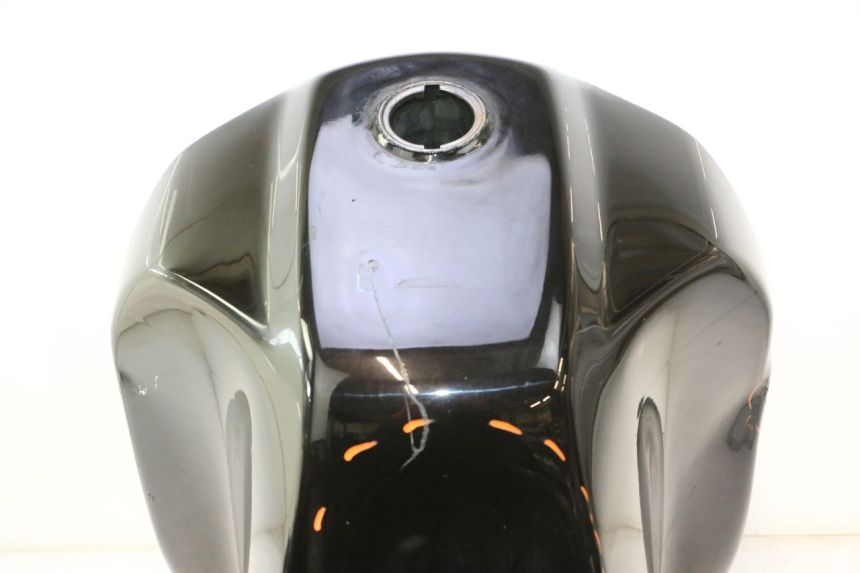 photo de FUEL TANK HONDA XRV AFRICA TWIN 750 (1990 - 1992) - Focus on structure