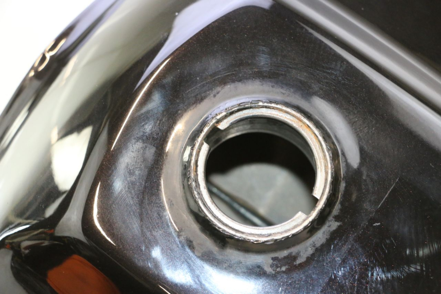 photo de FUEL TANK HONDA XRV AFRICA TWIN 750 (1990 - 1992) - Technical close-up