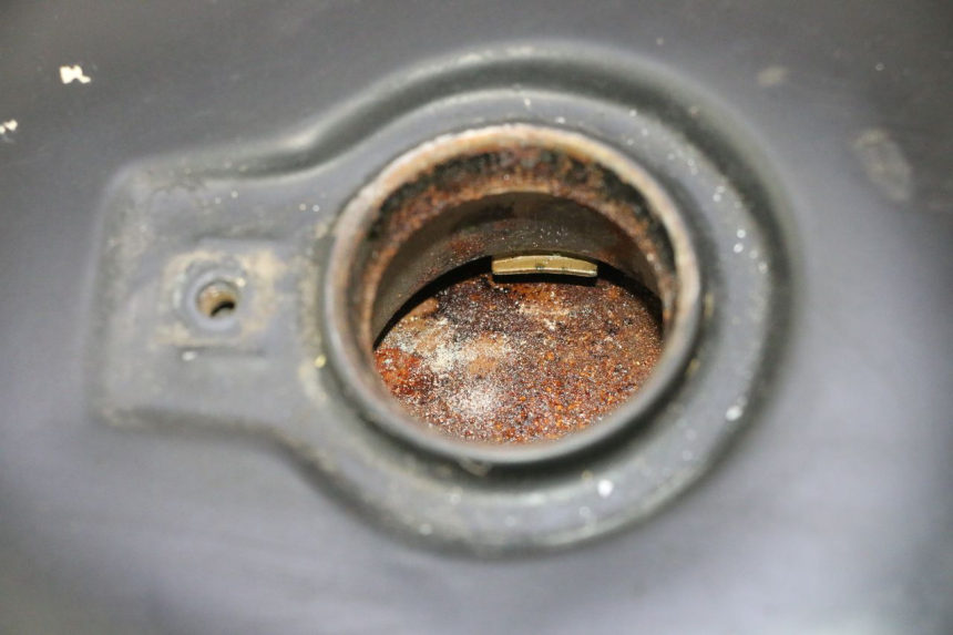 photo de FUEL TANK YAMAHA XV VIRAGO 535 (1988 - 2004) - Focus on structure