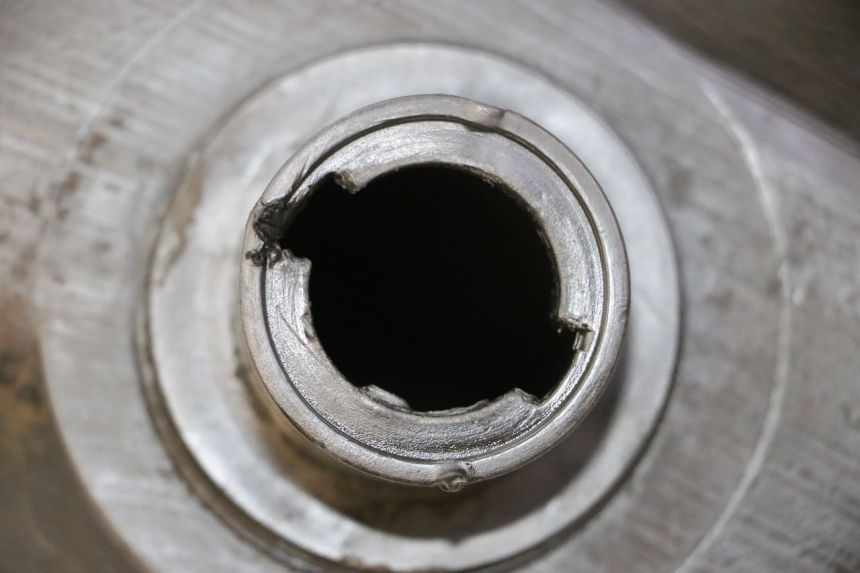 photo de FUEL TANK YAMAHA YP MAJESTY 125 (2007 - 2010) - Fixing points details