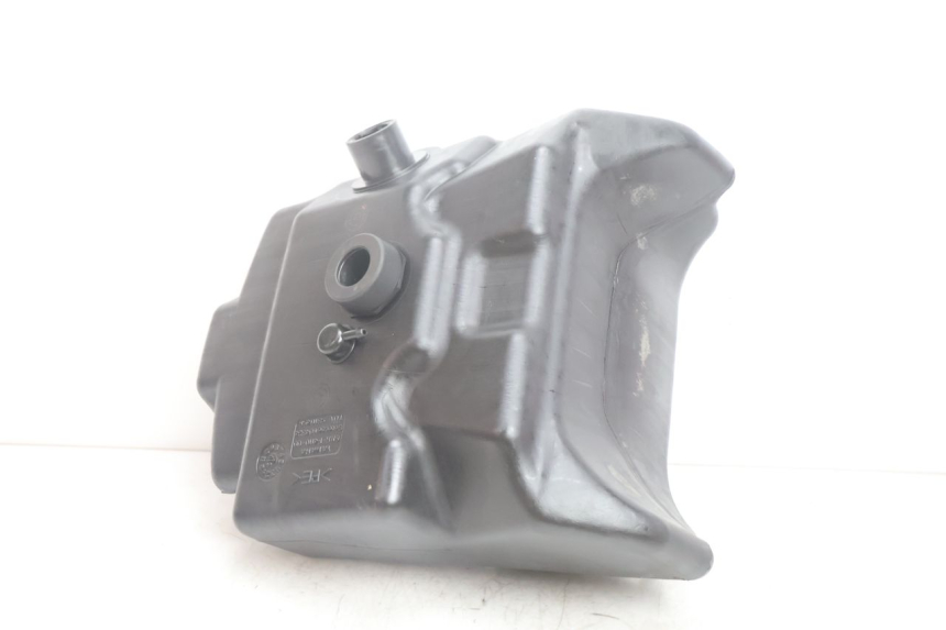 photo de FUEL TANK YAMAHA YP MAJESTY 125 (2002 - 2006) - Technical close-up