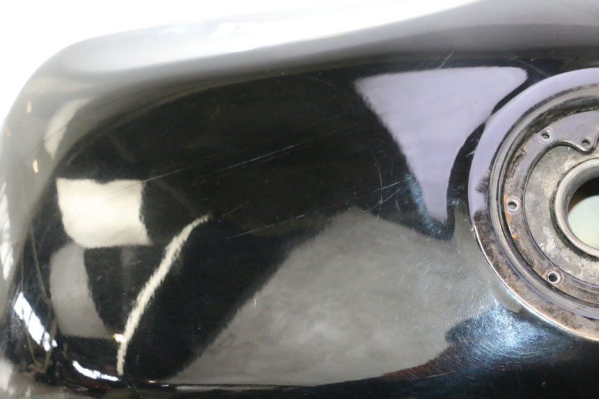 photo de FUEL TANK KAWASAKI ZZR 600 (1995 - 2004) - Additional view of the item