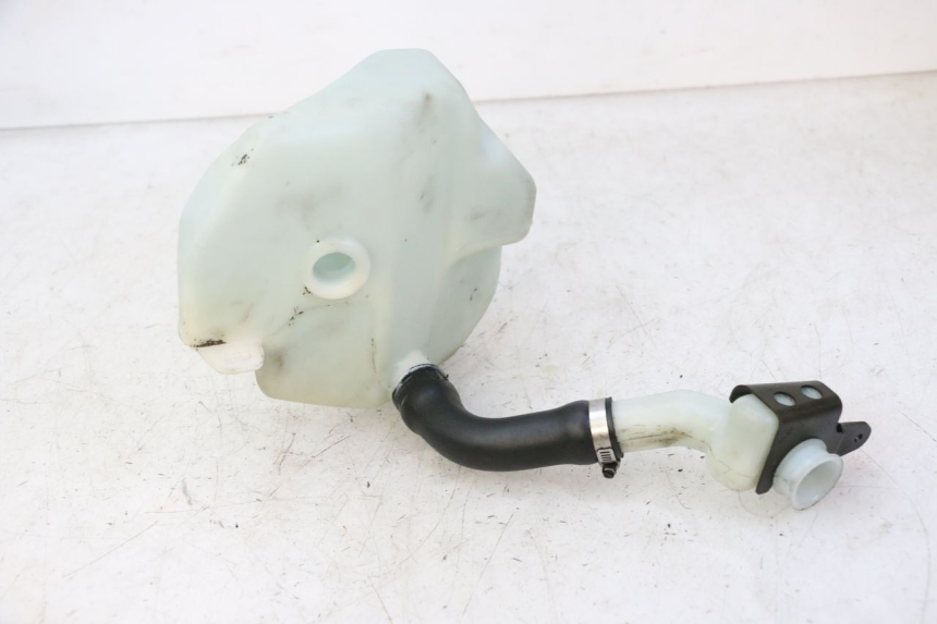 photo de OIL TANK YAMAHA BW'S 100 (1999 - 2002) - Fixing points details