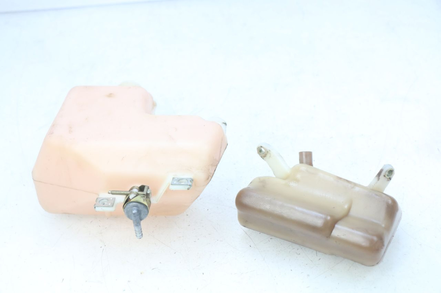 photo de OIL TANK HONDA FES PANTHEON 2T 125 (1998 - 2002) - Zoom on usage condition