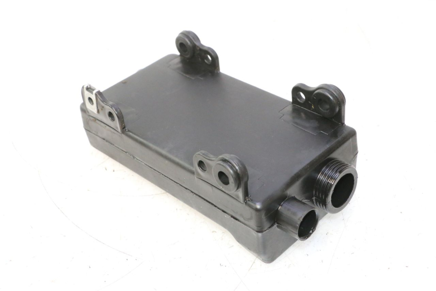 photo de OIL TANK RIEJU MRT PRO SUPERMOTARD 50 (2007 - 2018) - Alternative perspective