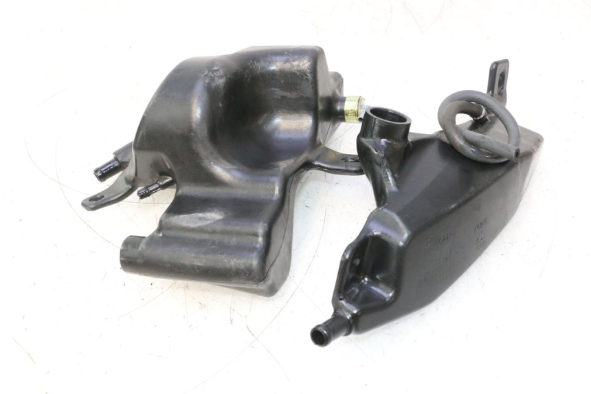 photo de OIL TANK APRILIA SR 2T 50 (2012 - 2017) - Fixing points details