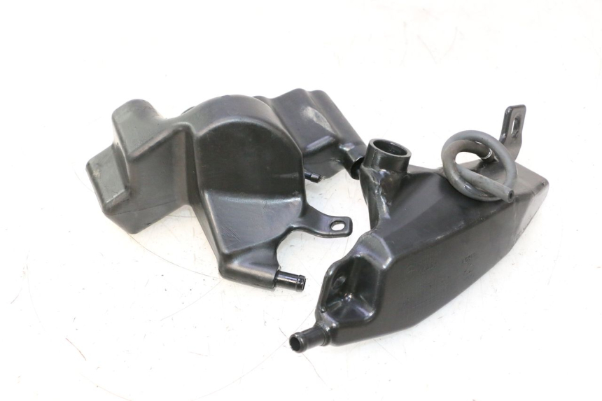 photo de OIL TANK APRILIA SR 2T 50 (2012 - 2017) - Surface and material condition