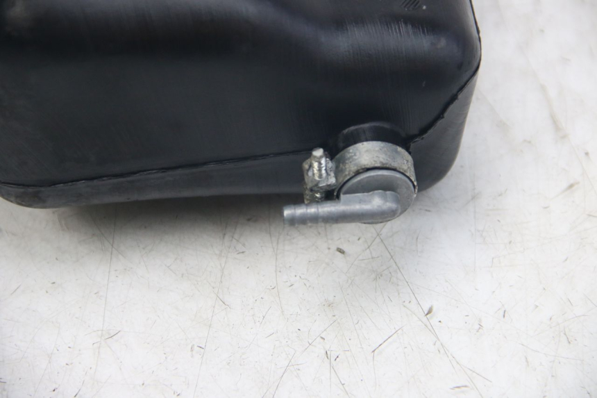 photo de OIL TANK PIAGGIO VESPA S 2T 50 (2007 - 2014) - Fixing points details