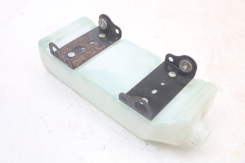 photo de OIL TANK FANTIC XM PERFORMANCE 2T 50 (2021 - 2022) - Fixing points details