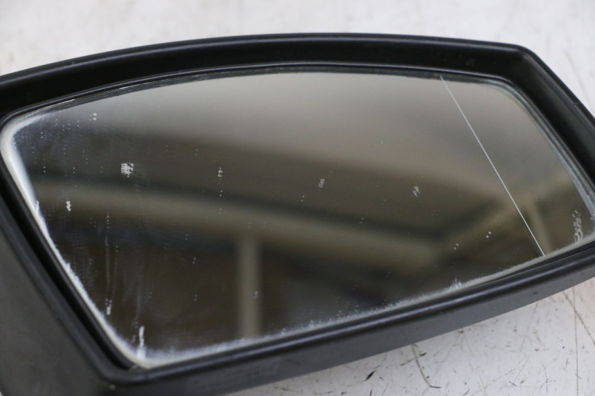photo de RIGHT MIRROR PEUGEOT SATELIS 125 (2006 - 2009) - Surface and material condition