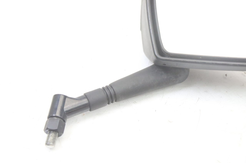 photo de RIGHT MIRROR PEUGEOT SATELIS 125 (2013 - 2018) - Zoom on usage condition