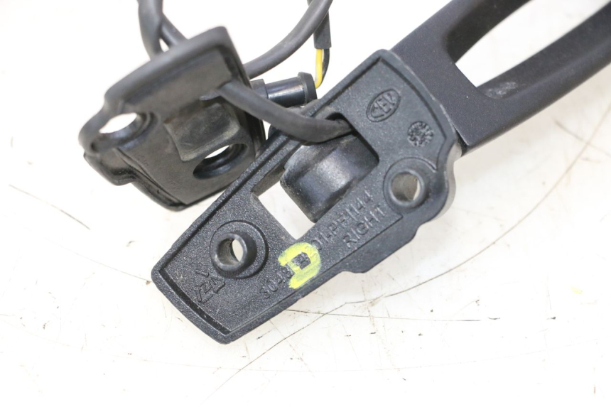 photo de RIGHT MIRROR CAN-AM SPYDER RS 1000 (2008 - 2012) - Component detail